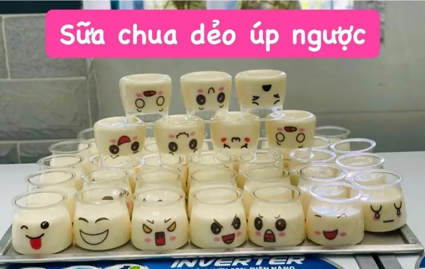 Hình ảnh 10 hũ Sữa chua dẻo úp ngược