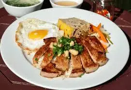 Hình ảnh Cơm tấm sườn - chả - trứng ốp