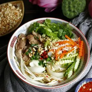 Hình ảnh Bún thịt heo xào