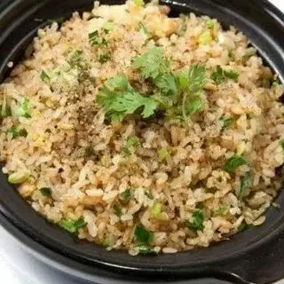 Hình ảnh Cơm chiên cá mặn gà xé