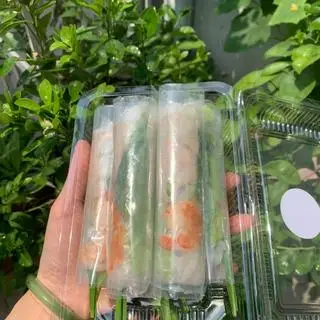 Hình ảnh Combo 1 - 10 gỏi cuốn tôm thịt - kèm 1 chai nước sâm
