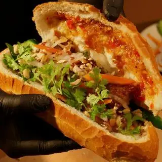 Hình ảnh Bánh mì thịt nướng - nước sâm