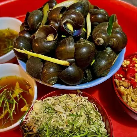 Hình ảnh Cô Khanh - Ốc Luộc Ăn Vặt - Trương Định