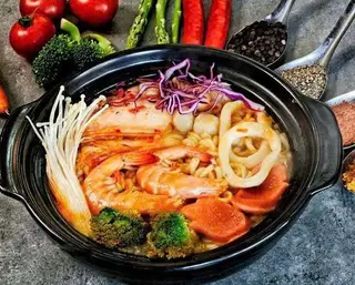 Hình ảnh Mì cay kim chi thập cẩm