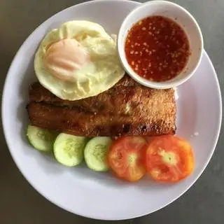Hình ảnh Cơm ba rọi nướng muối ớt - ốp la