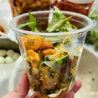 Hình ảnh Bánh tráng trộn sa tế tôm
