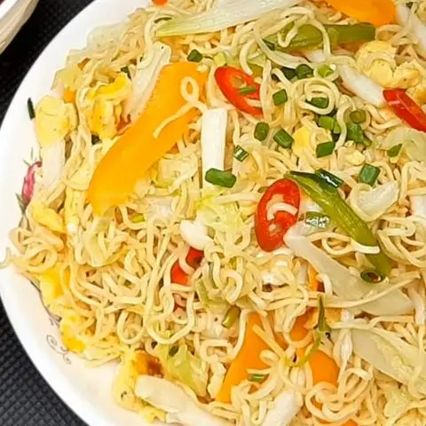 Hình ảnh Giàu - Hoành Thánh Lá, Bún Mì Xào & Bánh Bột - Lạc Long Quân