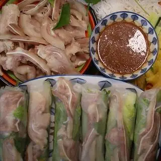 Hình ảnh Gỏi cuốn tai heo mắm nêm