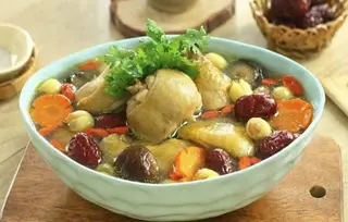 Hình ảnh Cháo gà ác hầm hạt sen táo đỏ