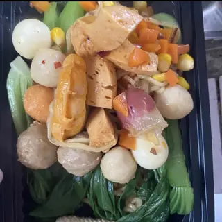 Hình ảnh Combo mì trộn Indomie thập cẩm - xúc xích cocktail xông khói chiên 1 cái