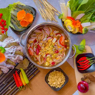 Hình ảnh Lẩu mì cay kim chi viên thả lẩu
