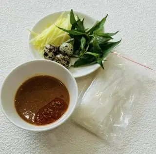 Hình ảnh Bánh tráng chấm muối sệt