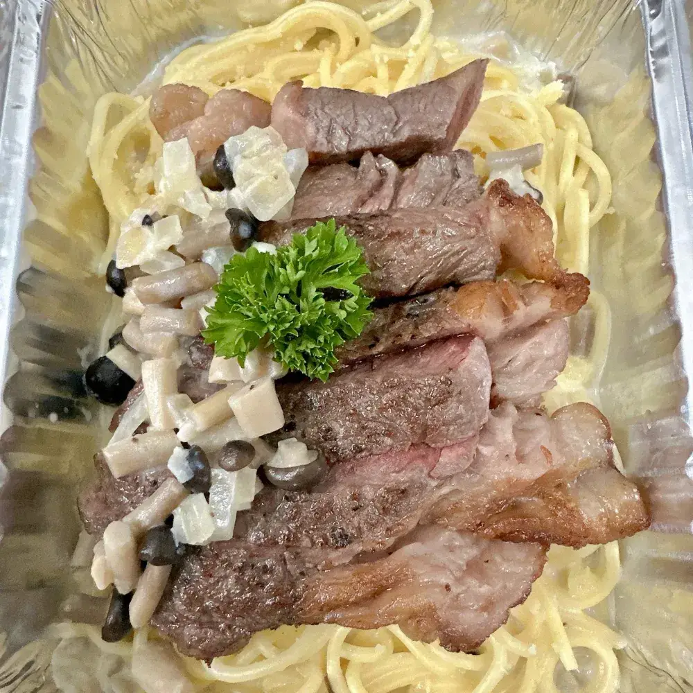 Hình ảnh Mì Ý sốt kem nấm steak bò