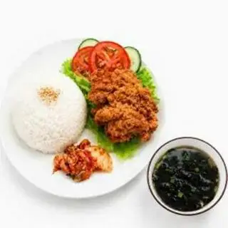 Hình ảnh Cơm gà chiên giòn - canh rong biển