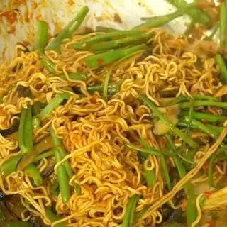 Hình ảnh Mì xào rau muống