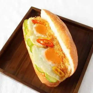 Hình ảnh Bánh mì ốp la 2 trứng - trà tắc
