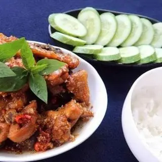 Hình ảnh Cơm gà kho sả