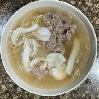 Hình ảnh Hủ tiếu thịt bằm - trứng cút - mực