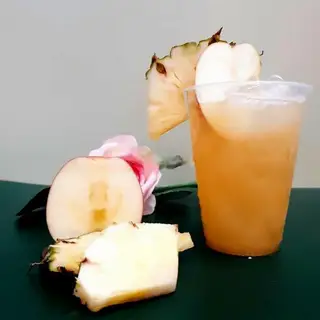 Hình ảnh Nước ép táo thơm - Ly