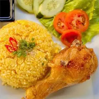 Hình ảnh Cơm chiên gà - ốp la