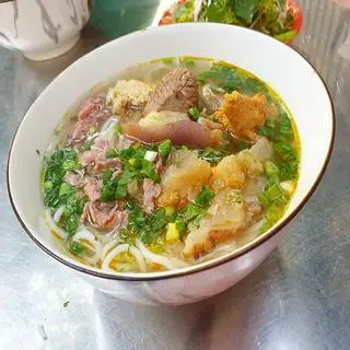 Hình ảnh Bún bò Huế giò heo
