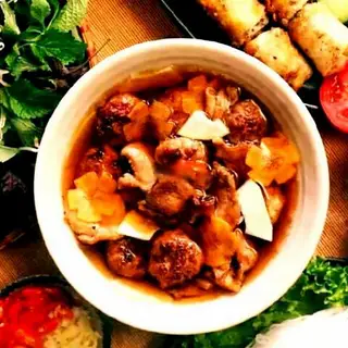 Hình ảnh 3 xuất bún chả lẫn