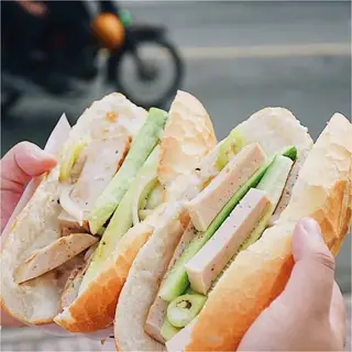 Hình ảnh Bánh mì chả lụa muối tiêu