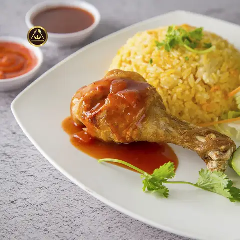 Hình ảnh Cơm rang gà nguyên đùi + Trà tắc size nhỏ