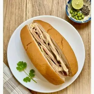 Hình ảnh Bánh mì Sandwich (Chả bò - Chả lụa)
