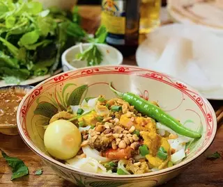 Hình ảnh Mì quảng thịt - trứng