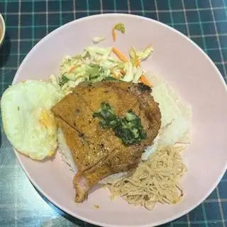 Hình ảnh Cơm sườn-bì-trứng ốp la