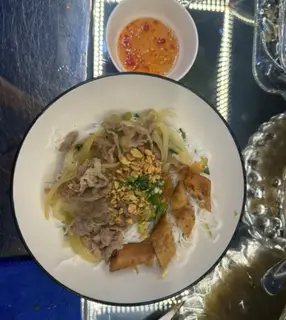 Hình ảnh Bún thịt xào chả giò