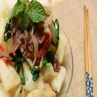 Hình ảnh Phở chiên phồng cải bò
