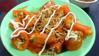 Hình ảnh Bánh tráng cuốn ( sốt chấm riêng ) 