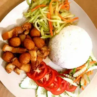 Hình ảnh Cơm thịt kho tầu trứng cút