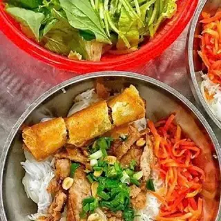 Hình ảnh Bún thịt nướng giò chả