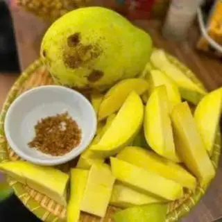 Hình ảnh Xoài tứ quý kèm muối