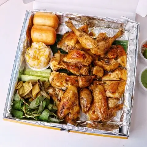 Hình ảnh Gà Nướng Sốt Tiêu (Gà Nguyên Con)