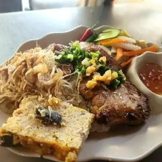 Hình ảnh Cơm sườn bì chả