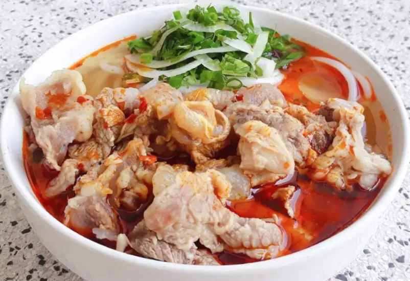 Hình ảnh Bún bò tái nạm gân