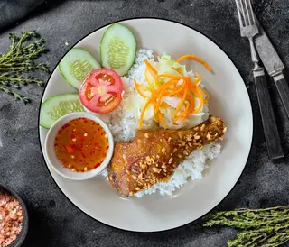 Hình ảnh Cơm Gà Mắm Tỏi