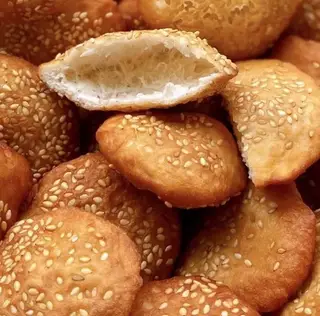 Hình ảnh Bánh tiêu truyền thống