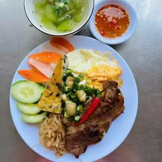 Hình ảnh Cơm tấm sườn bì chả trứng