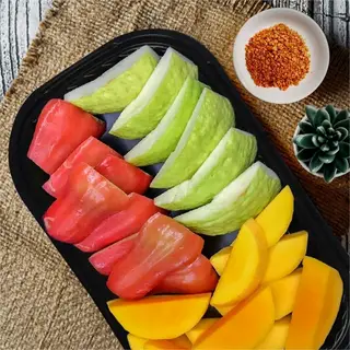Hình ảnh Combo 2 khay xoài(keo xanh/tứ quý/đài Loan)+ổi +roi