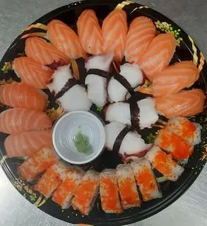 Hình ảnh Set sushi trứng tôm