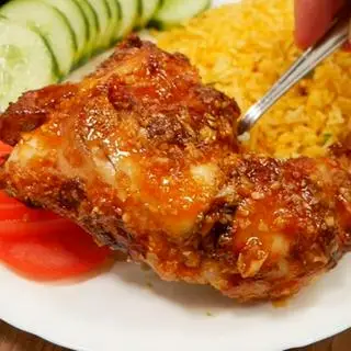Hình ảnh Cơm đùi gà chiên nước mắm