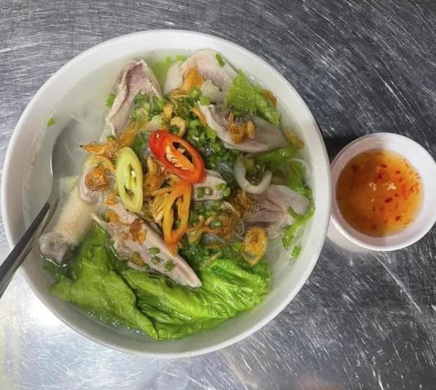 Hình ảnh Bún gạo - gà chặt