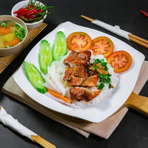 Hình ảnh Cơm Gà Quay & Xá Xíu Hoà Ký - Đường D5