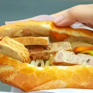 Hình ảnh Bánh mì chả mỡ