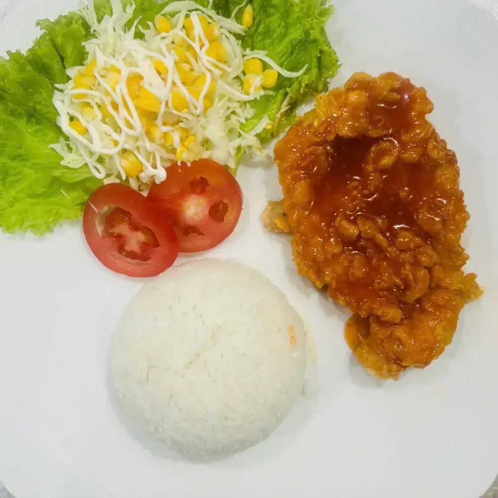 Hình ảnh Cơm gà phi lê sốt mắm tỏi